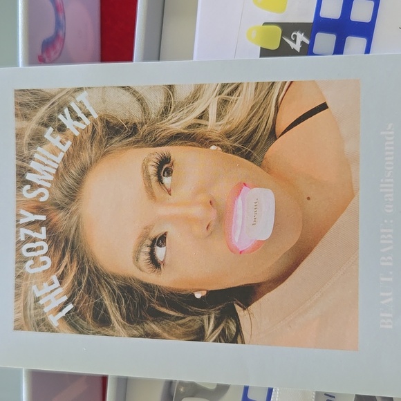 2 New Beaut. Cozy Smile Kit - Picture 3 of 3